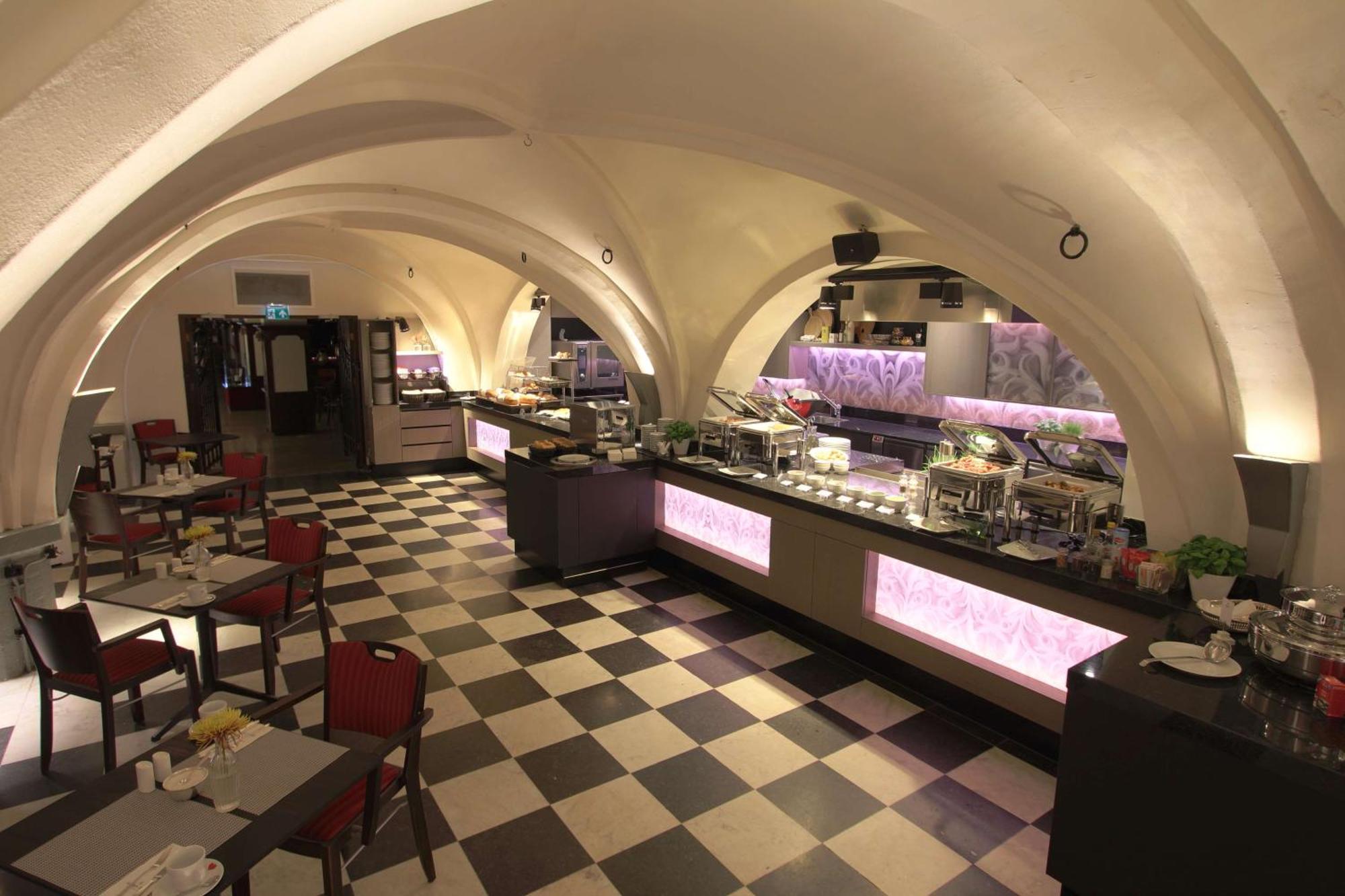 Golden Tulip Hotel 4*