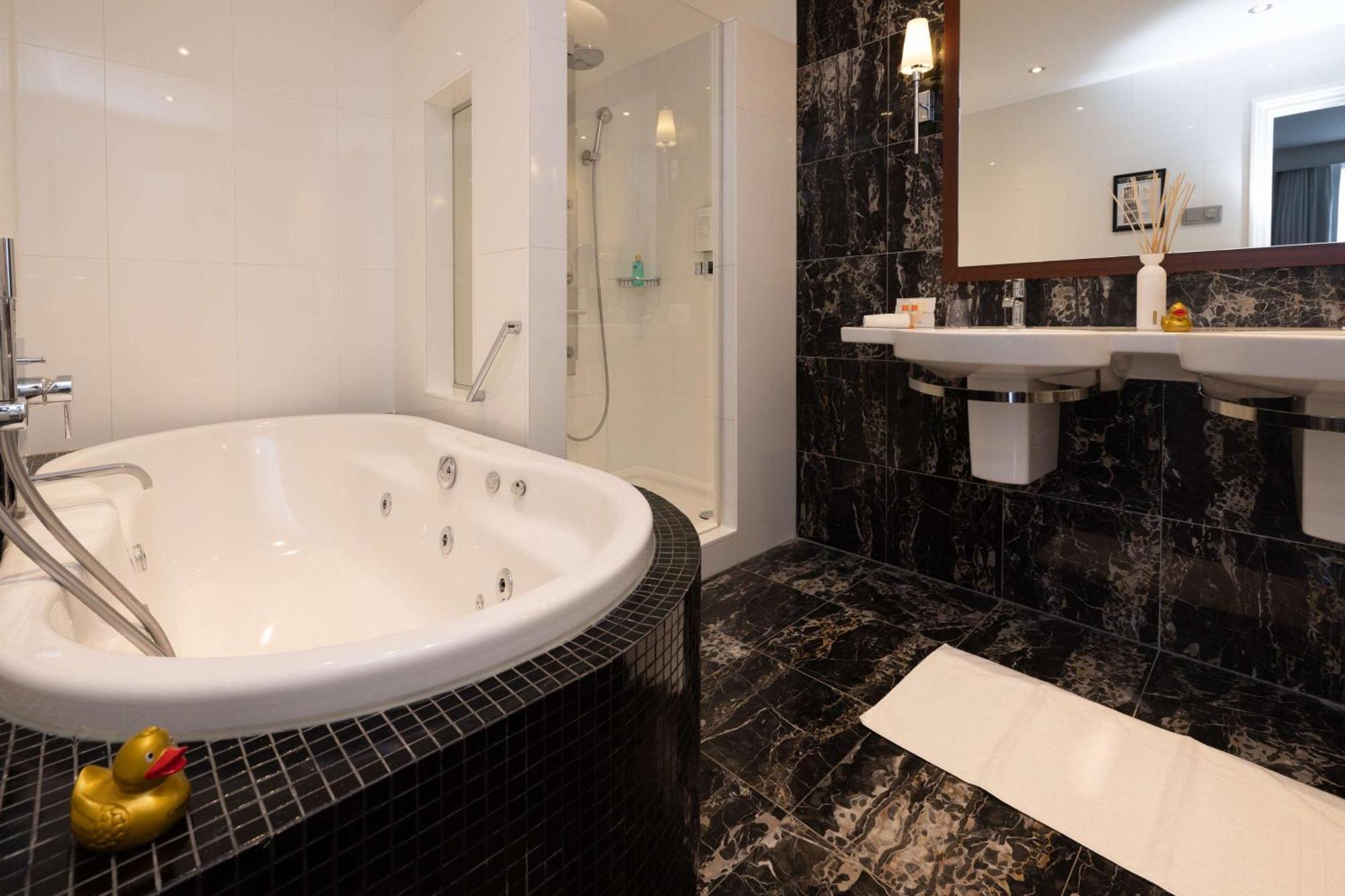 Golden Tulip 4*